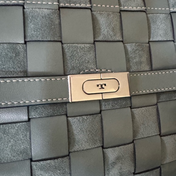 Tory Burch Lee Radzwill woven bag - new with box and bag! - Picture 3 of 7